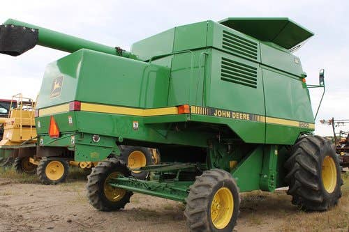 1990 Used John Deere 9500 Combine parts.