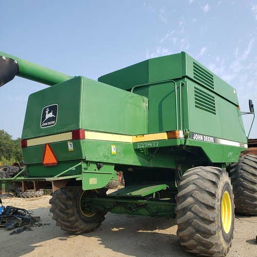 1990 Used John Deere 9500 Combine parts.