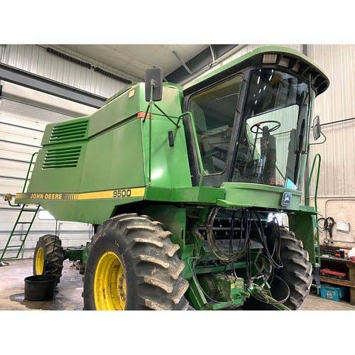 Used John Deere 9500 Combine parts.