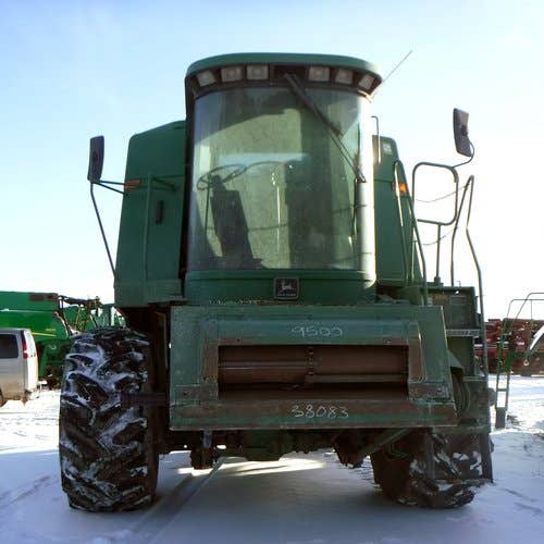 Used John Deere 9500 Combine parts.