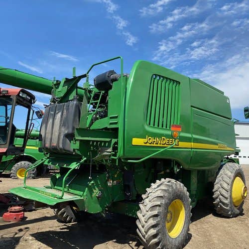 Used John Deere 9560 Combine parts.