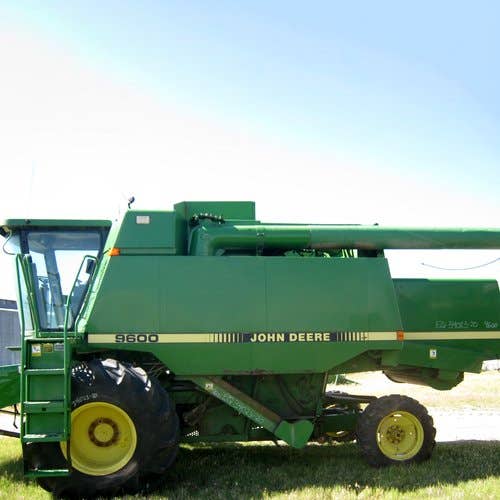 Used John Deere 9600 Combine parts.