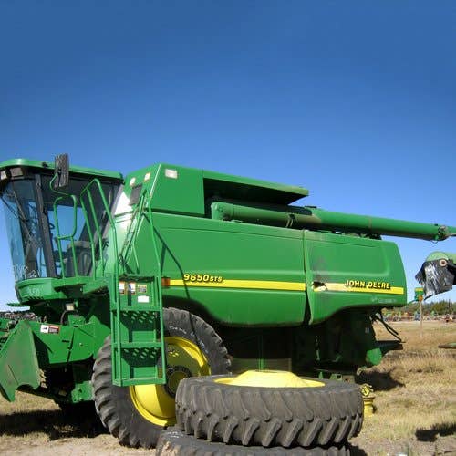 Used 2000 John Deere 9650 Combine Parts Used 2000 John Deere 9650 Combine Parts