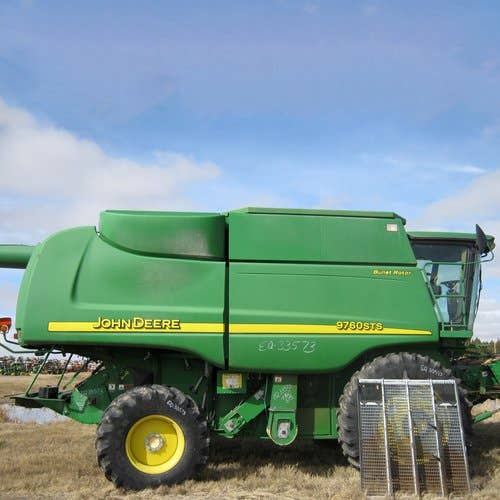 Used John Deere 9760sts Combine parts.