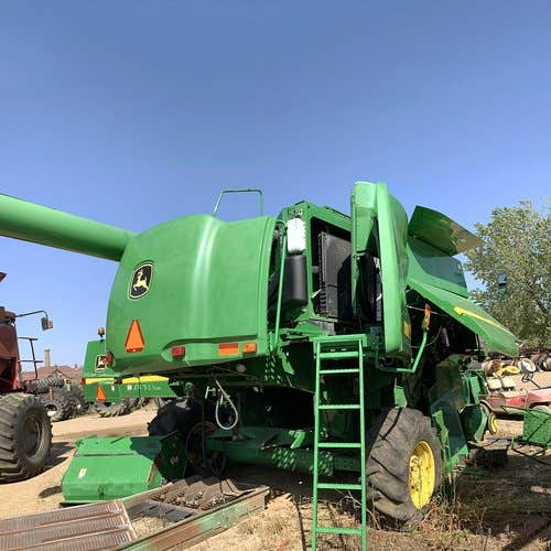Used John Deere 9860 Combine parts.