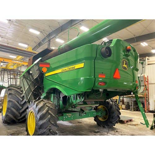 2017 Used John Deere S660 Combine parts.