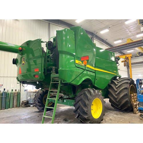 2017 Used John Deere S660 Combine parts.