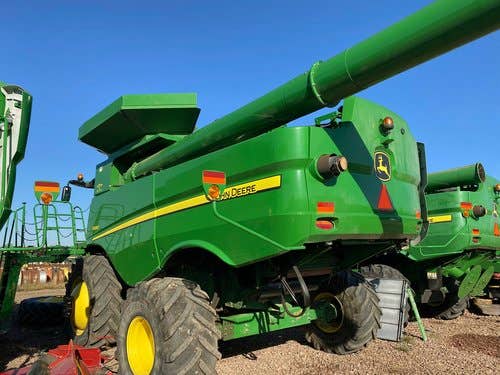 2013 Used John Deere S680 Combine parts.