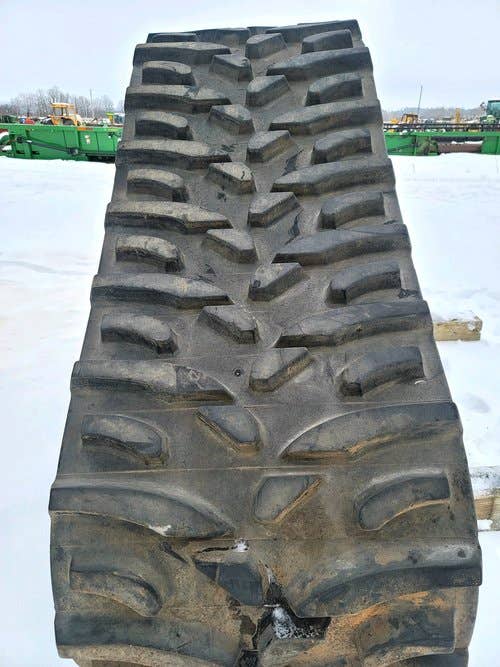 John Deere S680 Combine for sale in: Downing, WI. 