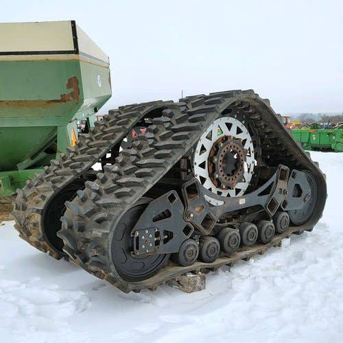 John Deere S680 Combine for sale in: Downing, WI. 