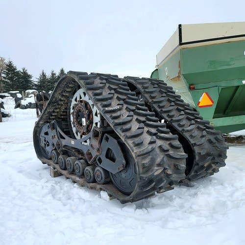 John Deere S680 Combine for sale in: Downing, WI. 