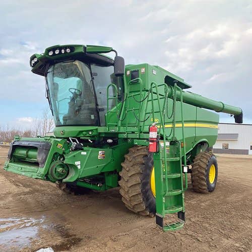 2013 John Deere S680 Combine for sale in: Salem, SD. 