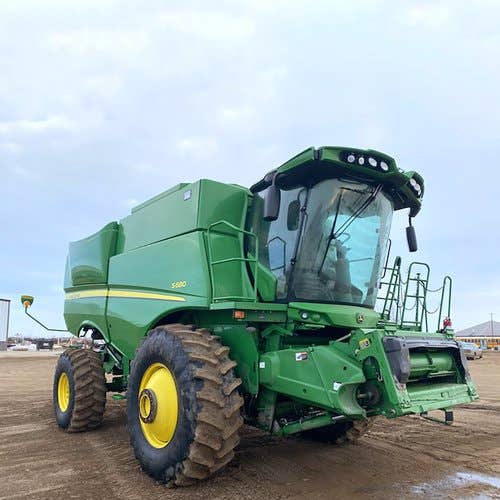 2013 John Deere S680 Combine for sale in: Salem, SD. 