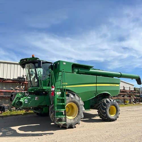 2014 Used John Deere S680 Combine parts.