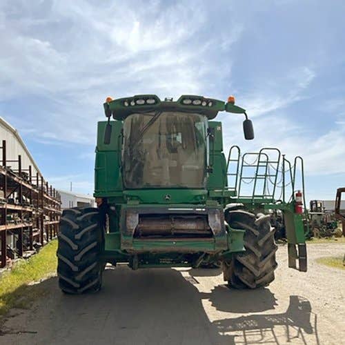 2014 Used John Deere S680 Combine parts.