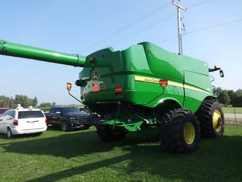 2012 Used John Deere S680 Combine parts.