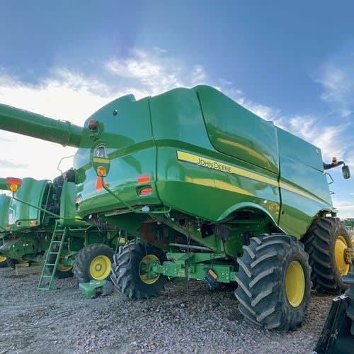 2013 Used John Deere S680 Combine parts.