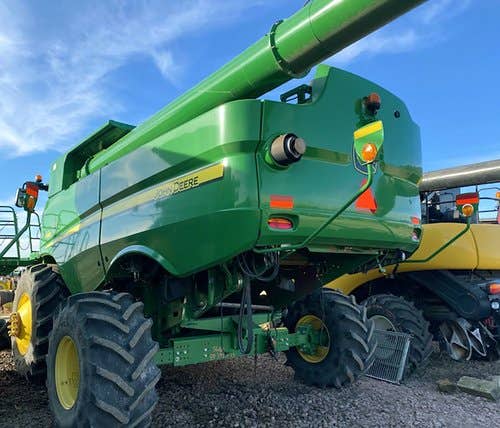 2013 Used John Deere S680 Combine parts.