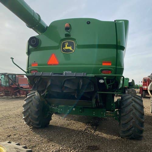 2017 Used John Deere S680 Combine parts.