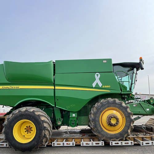 2013 Used John Deere S680 Combine parts.
