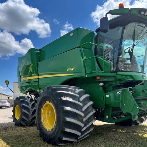2015 Used John Deere S680 Combine parts.