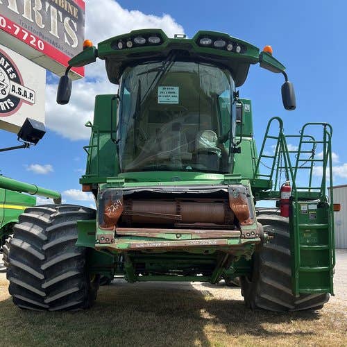 2013 Used John Deere S680 Combine parts.