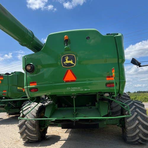 2013 Used John Deere S680 Combine parts.