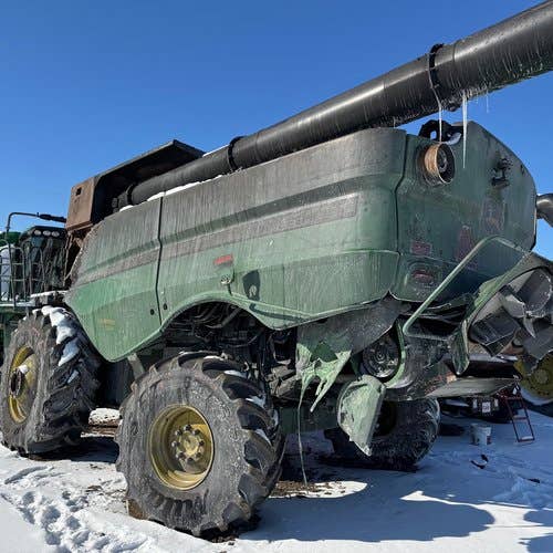 2015 Used John Deere S680 Combine parts.