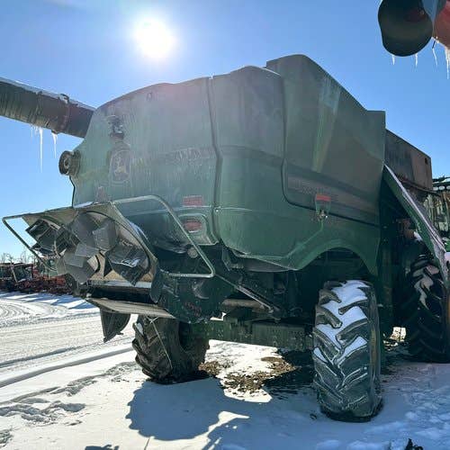 2015 Used John Deere S680 Combine parts.