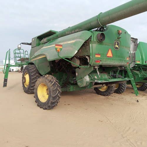 2014 Used John Deere S680 Combine parts.