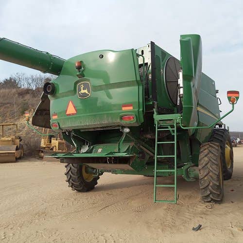 2014 Used John Deere S680 Combine parts.