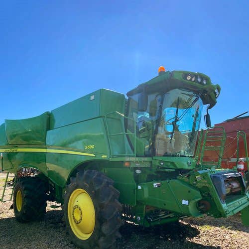 2013 Used John Deere S690 Combine parts.