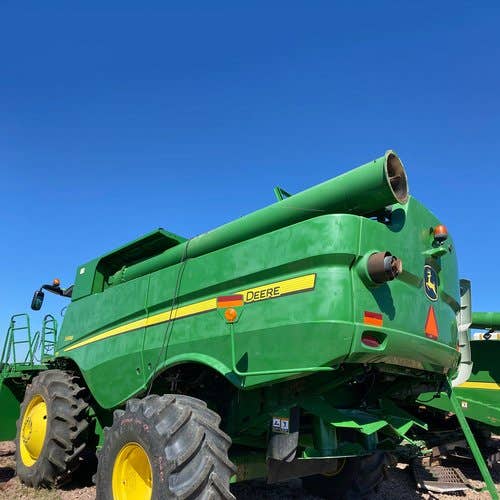 2013 Used John Deere S690 Combine parts.