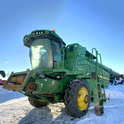 2013 Used John Deere S690 Combine parts.