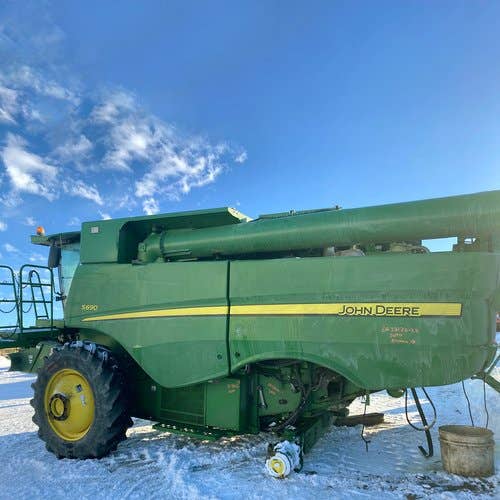 2013 Used John Deere S690 Combine parts.