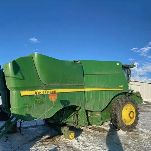 2013 Used John Deere S690 Combine parts.
