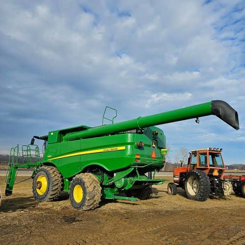 2013 Used John Deere S690 Combine parts.