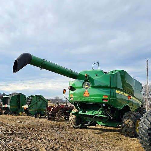 2013 Used John Deere S690 Combine parts.