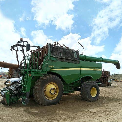 Used John Deere S690 Combine Parts Used John Deere S690 Combine Parts