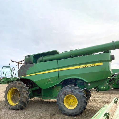 2018 Used John Deere S790 Combine parts.