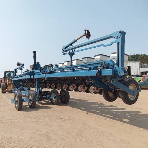 2009 Used Kinze 3660 Planter parts.