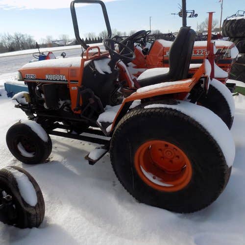 Used Kubota b2710 Tractor parts.