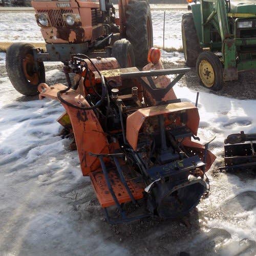 Used Kubota b7200 Tractor parts.