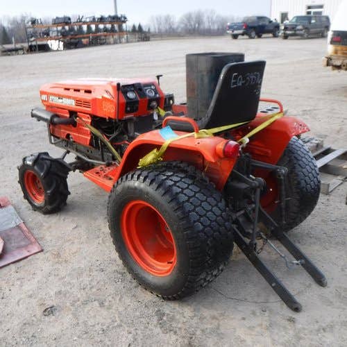 Used Kubota b7200 Tractor parts.