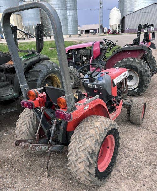 Used Kubota b7300 Tractor parts.