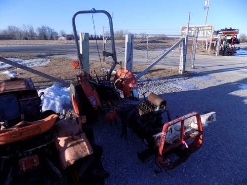 Used Kubota b7500 Tractor parts.