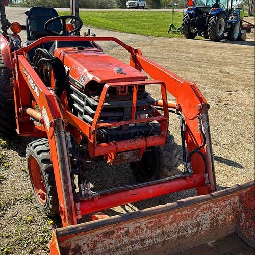 Used Kubota B7800 Tractor parts.