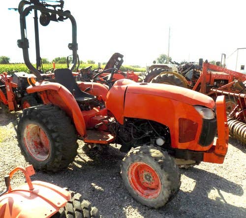Used Kubota l2501 Tractor parts.