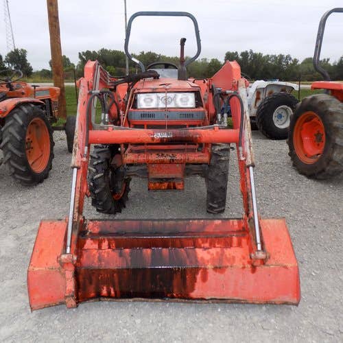 Used Kubota L2600 Grain Handling parts.
