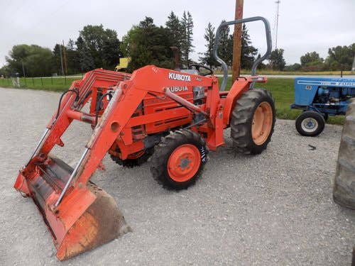 Used Kubota L2600 Grain Handling parts.